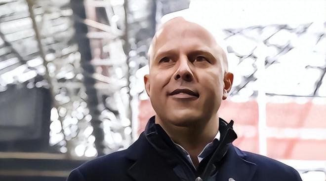 他教练争相 他教练争相